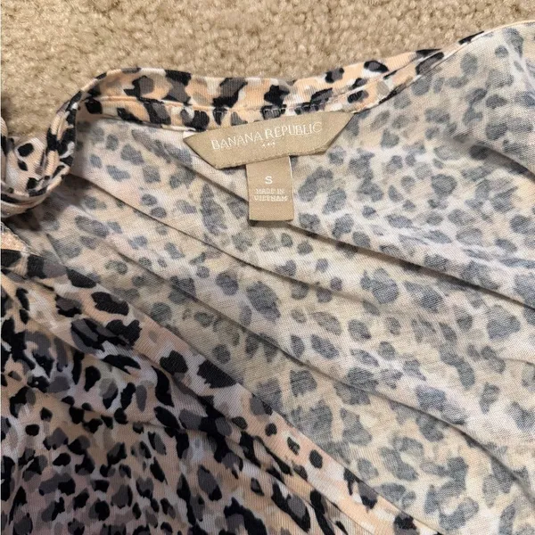 Banana Republic Leopard Print Long Sleeve Top - Image 4