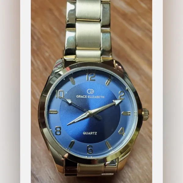 Grace Elizabeth set of his and hers gold watches - Image 9