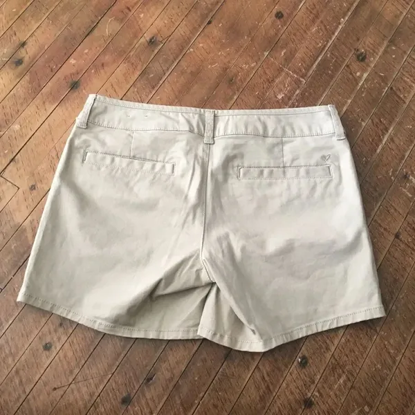 American Eagle tan flat front midi stretch size 4 shorts - Image 3