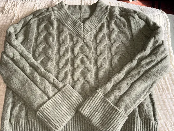 Abercrombie & Fitch Cable Easy V-Neck Sweater - Image 2