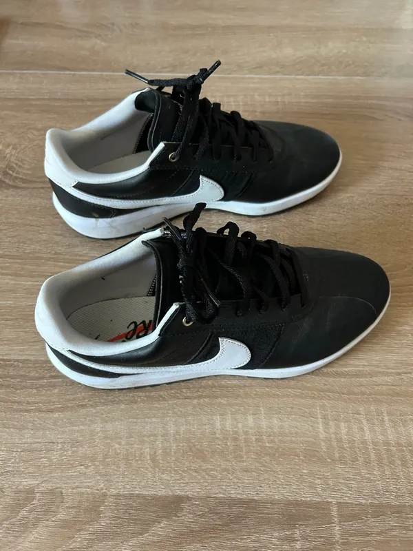 Nike Black and White Women's Low-Top Sneakers - Image 2