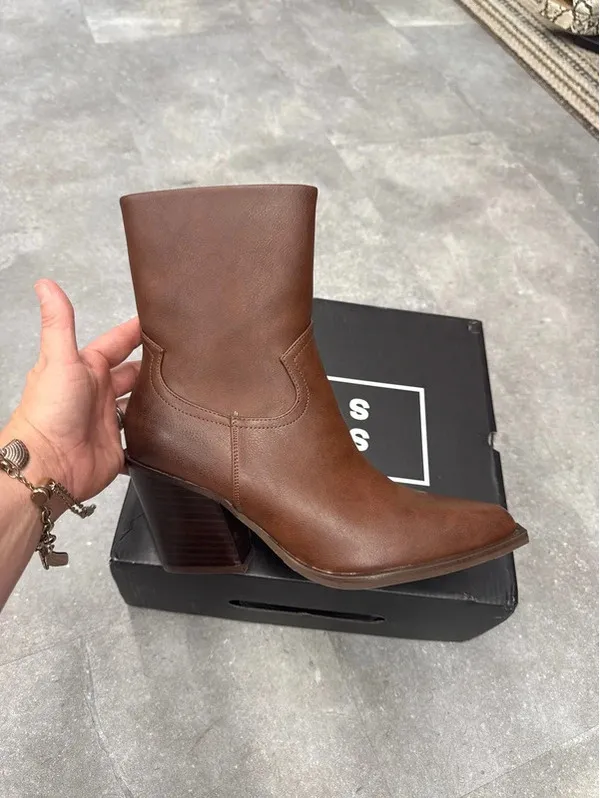 Women’s size 9 Shu Shop boots - Image 2