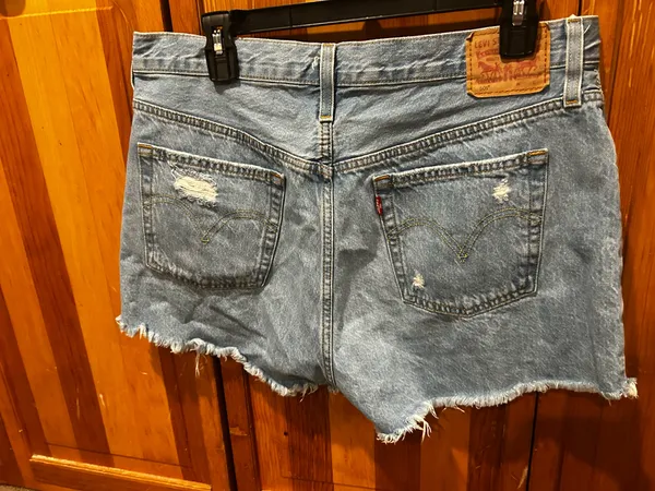 Levi’s Shorts Denim 501 Ripped - Image 2