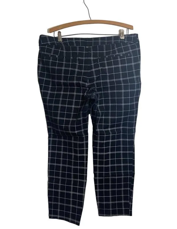 Women’s Old Navy Pixie Mid-Rise Plaid Checkered Capri Pants Black Grid Size 16 - Image 4