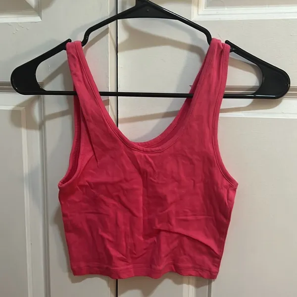 Pink tank top crop top. - Image 2