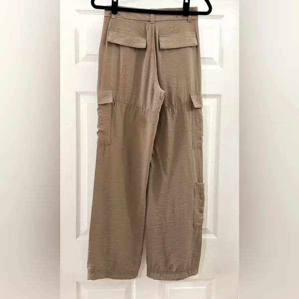 H&M Matte Textured Satin Wide Leg Cargo Pants Flowy taupe sz 2 - Image 4