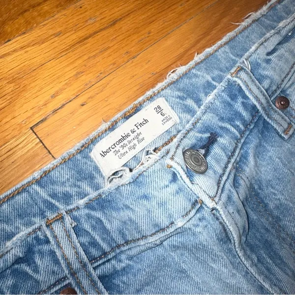 ABERCROMBIE &‎ FIRCH 90S STRAIGHT ULTRA HIGH RISE DISTRESSED DENIM JEANS size 28 - Image 6