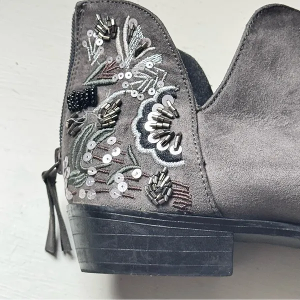 Kenneth Cole Women’s Gray Ankle Booties with Metallic Embellishments Sz 8.5 - Image 7