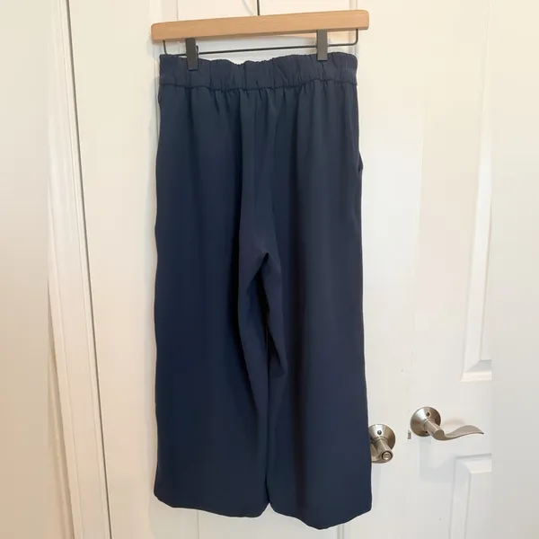 LULULEMON Noir Crop Pants in True Navy size‎ 6 - Image 5