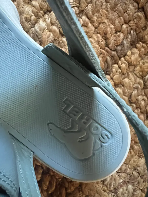 Preowned Women's explorer sandal Shoes 7.5 Pm for questions Please refer to the photos as part of the descriptions - Image 4