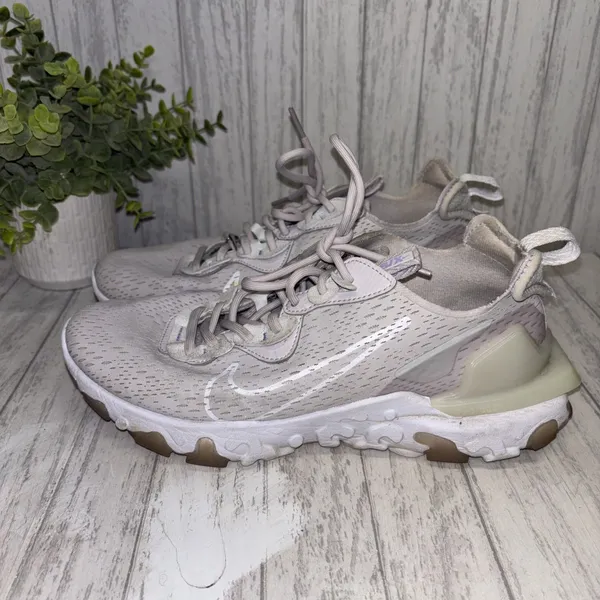 Womens Size 9 Nike React Vision Sneakers GUC - Image 3