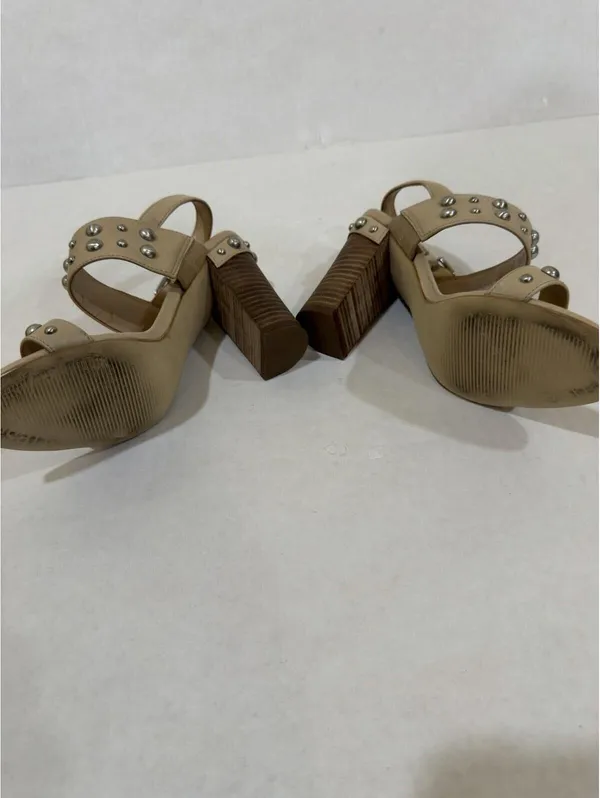 Size 7.5 Women’s Guess Sandals Cheree 2 Leather Beige - Image 5