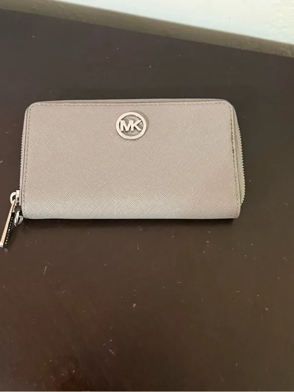 Michael Kors Silver MK Logo Gray Saffiano Wallet - Image 4