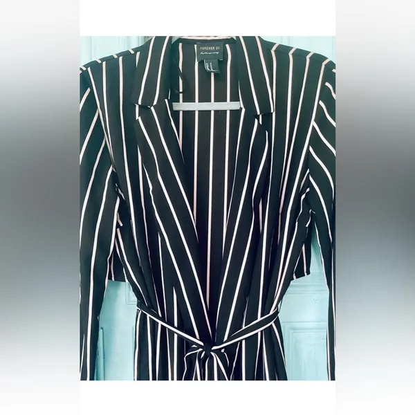 Black & Pink Striped Long Robe Sz Med Forever 21 Jacket Matching Belt Versatile - Image 2
