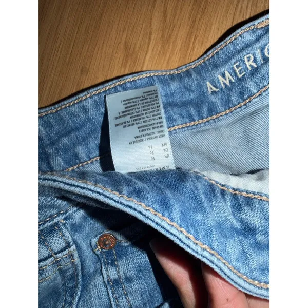 American Eagle Stretch Denim Shorts Medium Wash Raw Hem Size 16 - Image 4