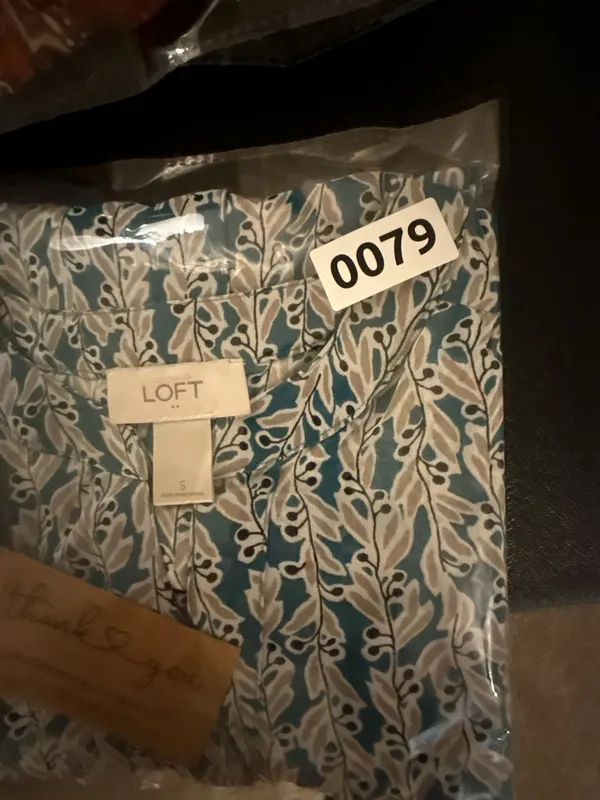 Ann Taylor LOFT Women's Teal Leaf Print Long Sleeve Blouse‎ size S - Image 7