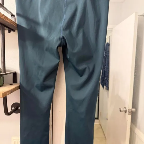 Athleta Women's Green and Blue Leggings - Image 4