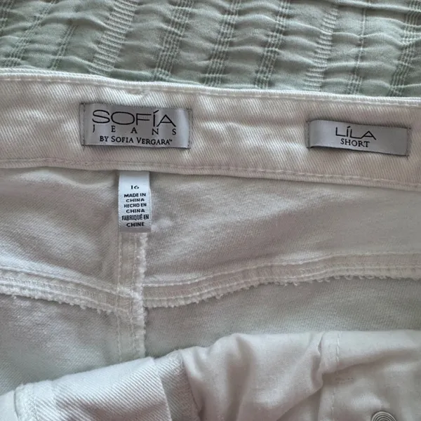 White Sofia Jean Shorts Size 16 - Image 5