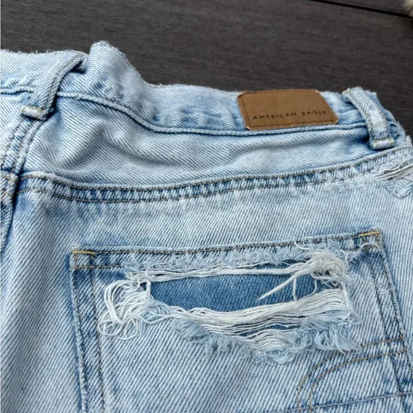 American Eagle Distresse Mom Jean Shorts - Image 4