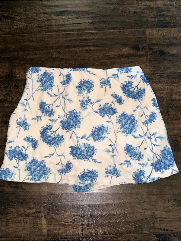 Abercrombie & Fitch Linen Blend Mini Wrap Skort - Blue Floral Print - Image 3