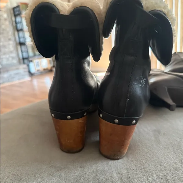 UGG Lynnea Black Leather Shearling Clog Boots with Wood Platform - Image 4