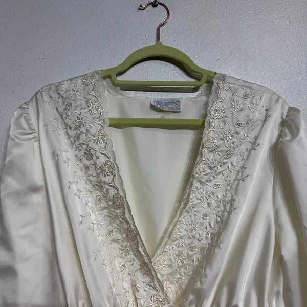 Barbizon Boutique Ivory Satin Lace Trim Maxi Robe Nightgown Y2K Bridal Sz M - Image 4