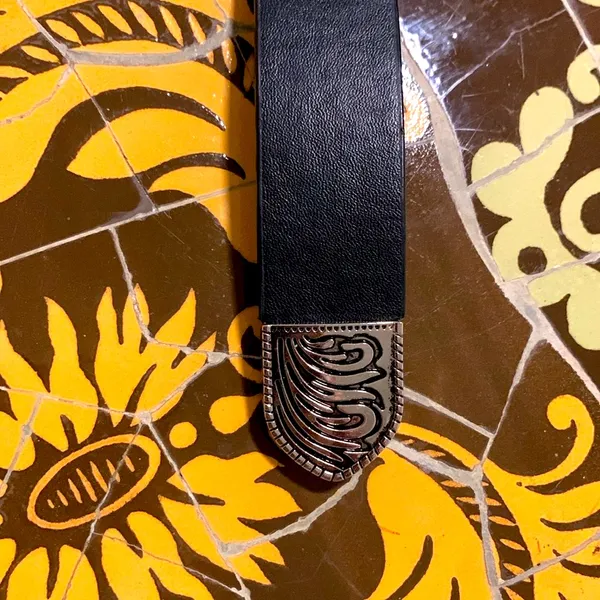 WESTERN FASHION Belt with Western Buckle. Sz: 7/28” - Image 6