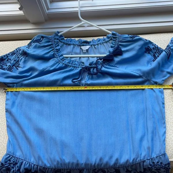 Crown & Ivy light denim embroidered top with drawstring collar, size L - Image 7