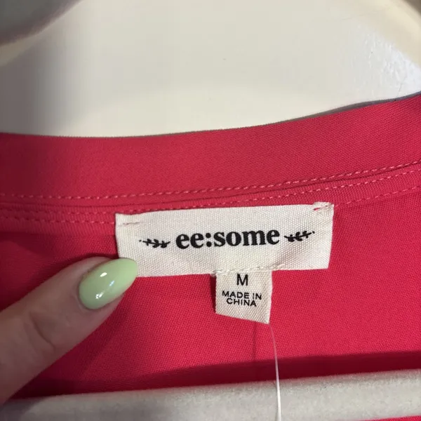 NWT Ee:Some Women Size Medium Hot Pink‎ Blouse Feather Sleeve Lightweight Shirt - Image 2