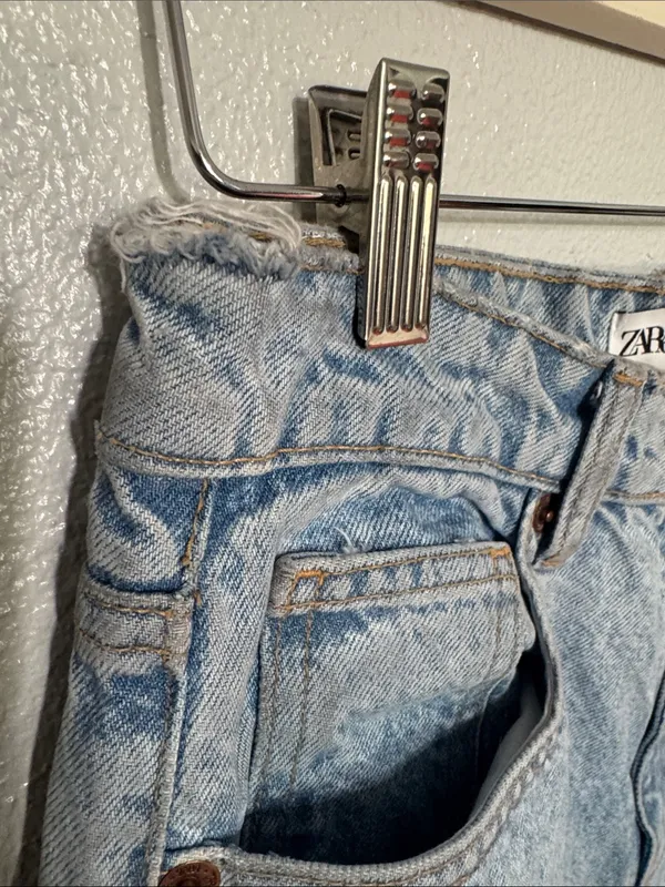 ZARA Light Wash High-Waisted Mom Jeans Tapered Leg - Size 4 (EUR 36) - Image 3