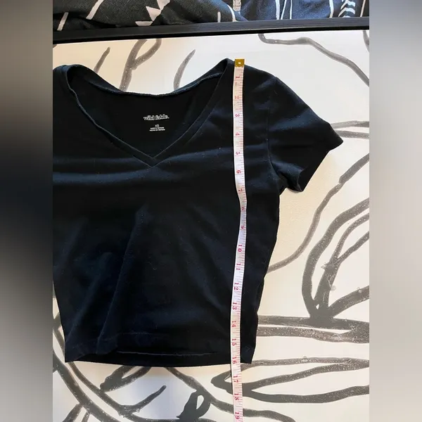 Wild Fable Little Black Shirt Women’s V-Neck Short Sleeve Crop Top T-Shirt Sz XS EUC - Image 6