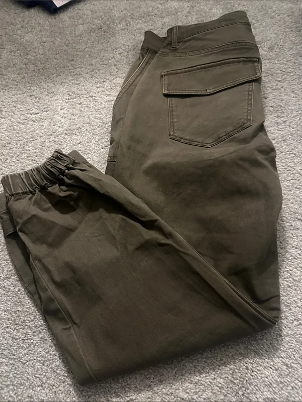 Express Olive Green Cropped Straight High Rise Jogger pants size 8 NWT - Image 4