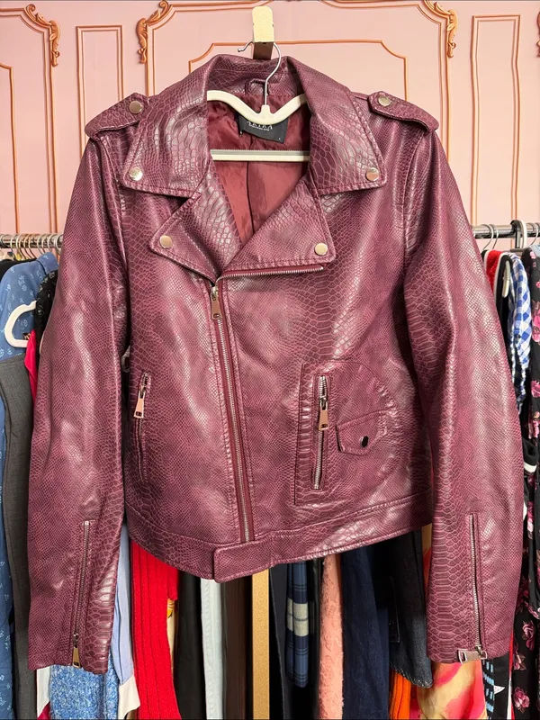 AKIRA Burgundy Croc Embossed Faux Leather Moto Jacket Belted Biker Coat. Size L - Image 2