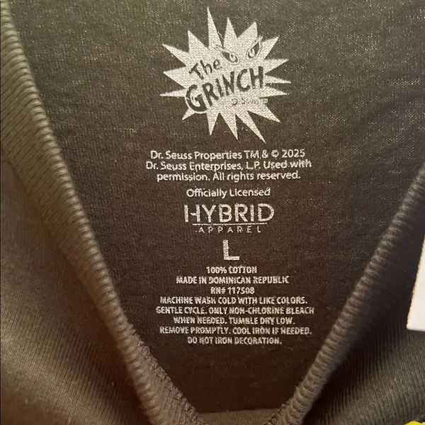 The Grinch “Grinchy Greetings” Christmas Tee – Dark Green/Black – Size L‎ – NWT - Image 3