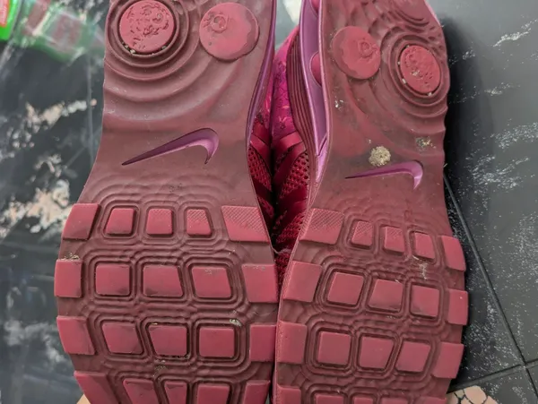 Nike Shox Gravity Sneakers - Image 9