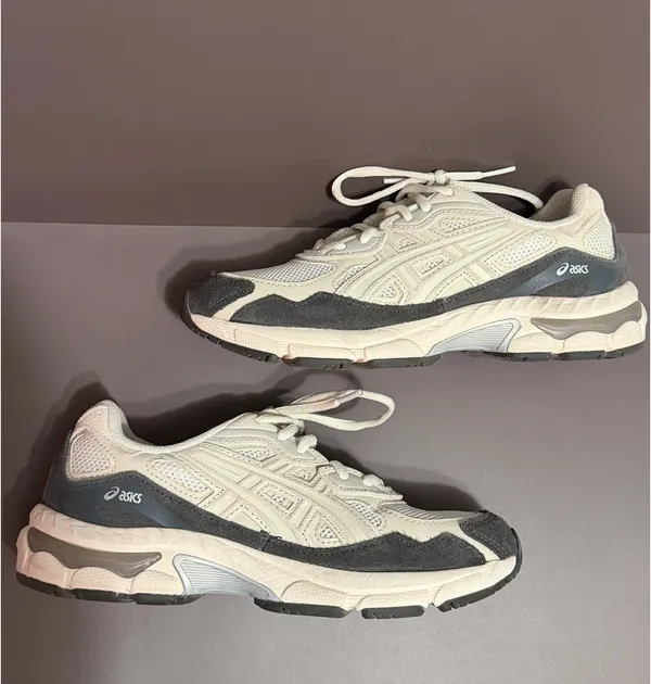 ASICS Gel Shoes - Image 2