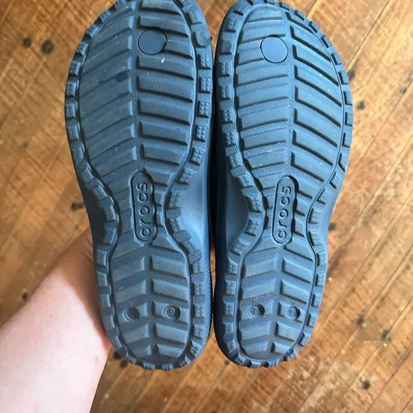 Crocs black rubber size 9 washable flip flop sandals - Image 2