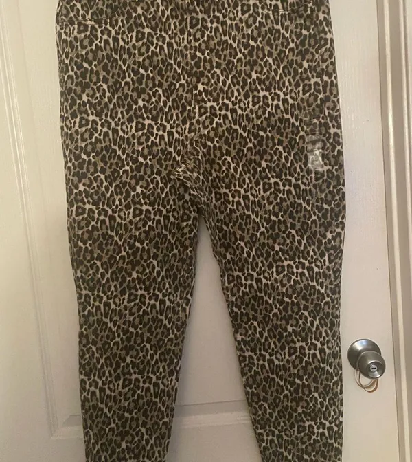 American Eagle Outfiters - Image 2