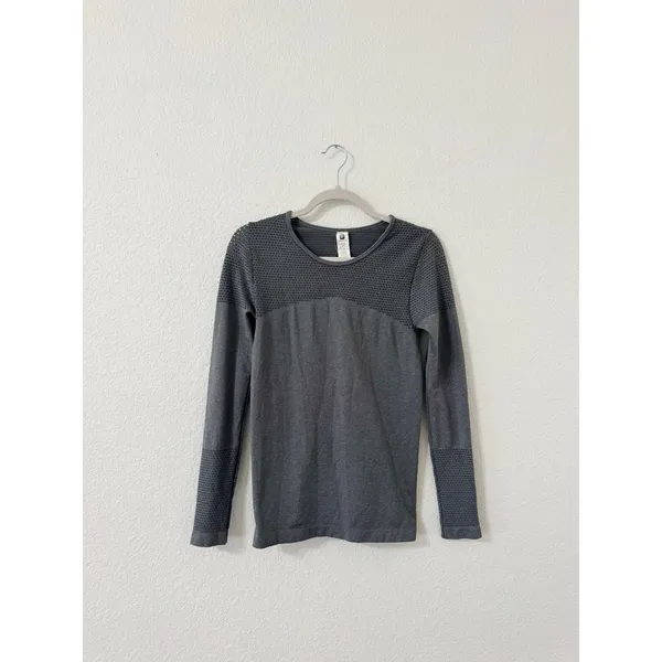 Fabletics Musetta Seamless Long Sleeve Performance Top Gray Size Small - Image 2