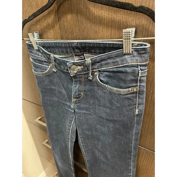 Patagonia dark wash blue jeans women's 24‎ inseam 30 - Image 2