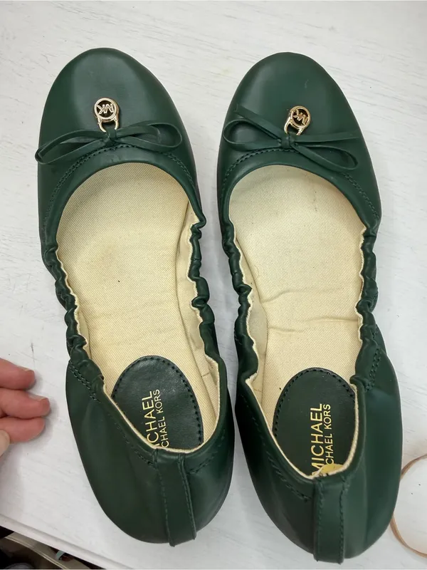 Michael Kors MK Ballet Flats Ballet Flat Gold Lock Sz 7 - Image 2
