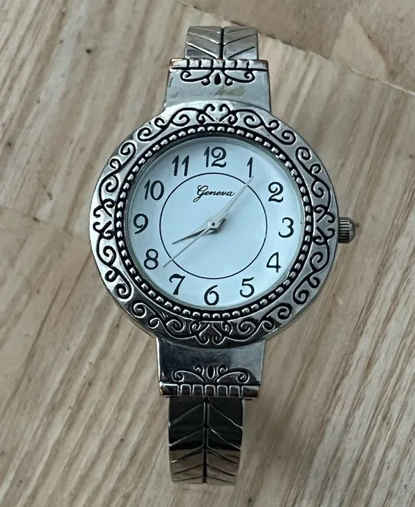 Fashion Watch Geneva Brand - Image 2