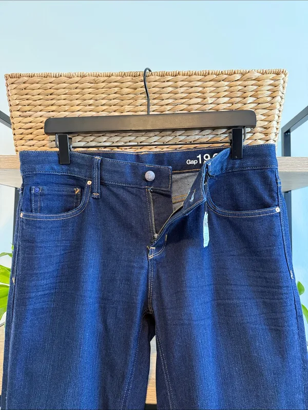 NWT Gap Real Straight Mid-Rise Dark Wash Jeans, 31 Regular - Image 6