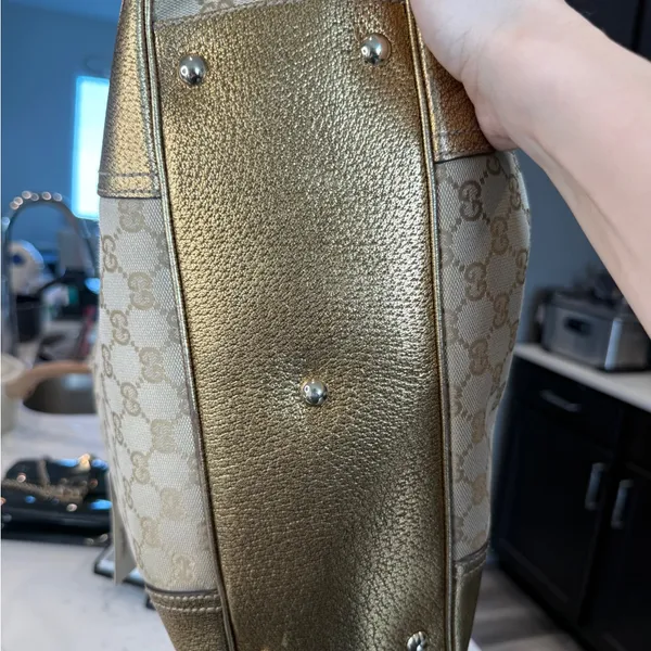 Gucci Beige GG Canvas Shoulder Bag with Gold Metallic Trim - Image 5