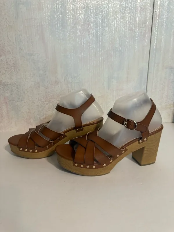 Old Navy Strappy Faux Leather Block Heels Sandals, Sz 10 - Image 2