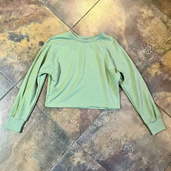 Zesica Women’s Green Cropped Sweatshirt Medium - Image 3