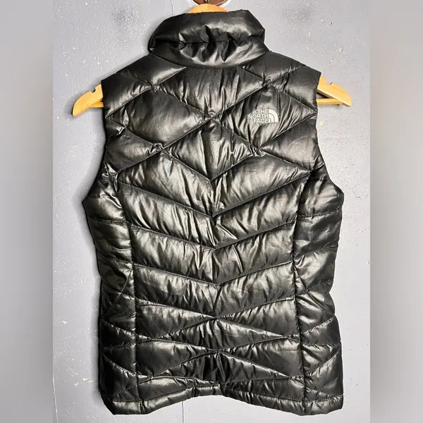 The North Face Women’s Green/Black Puffer Down Filled Vest 550. Size XS - Image 2