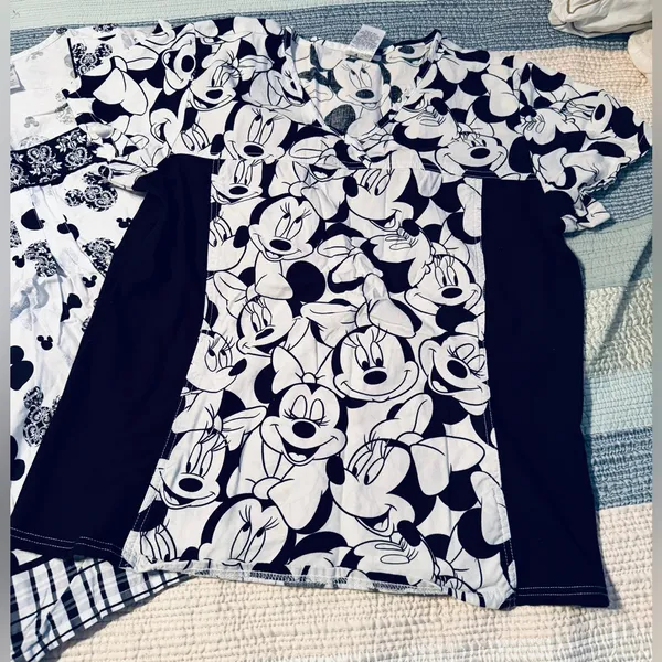 Minnie Mouse Scrub Tops - Image 2