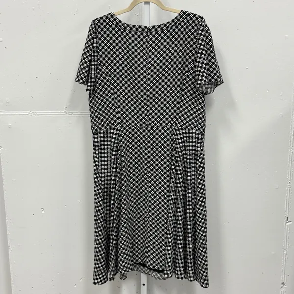 Talbots Black White Geometric Floral Dot Fit Flare Dress Button Shoulder Size 16 - Image 2