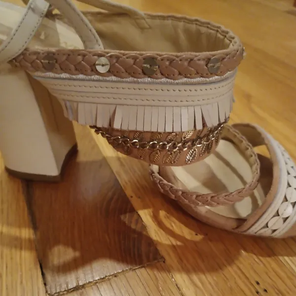 Nine West Nude Fringed Rhinestone Accent Heels in sz 7 - Image 10